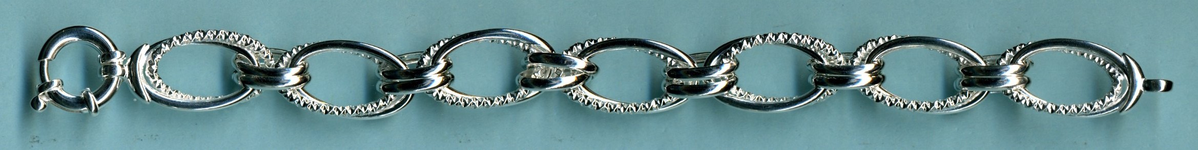 GIU223